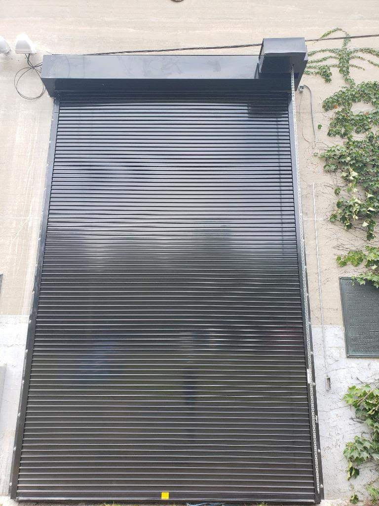 Holyoke, MA - commercial garage door